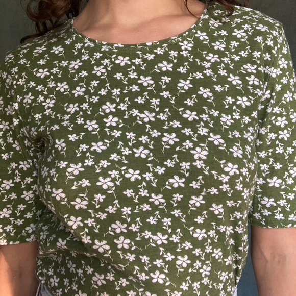 Green and white flower pattern shirt! - Picture 2 of 4